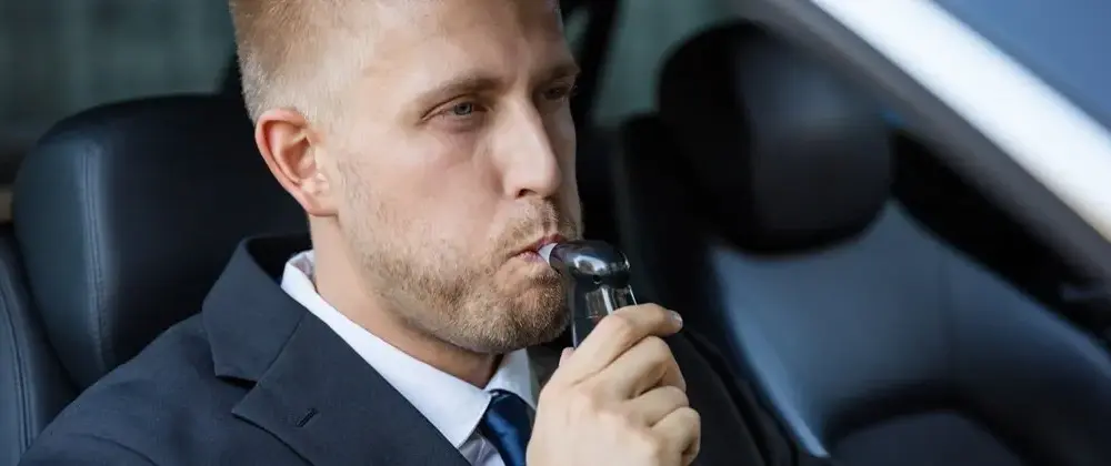 Jak działa alkomat świeczka? Zrozum mechanizm pomiaru alkoholu