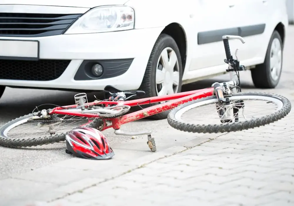 Ile wynosi mandat za potrącenie rowerzysty? Sprawdź, co grozi i jak uniknąć kary