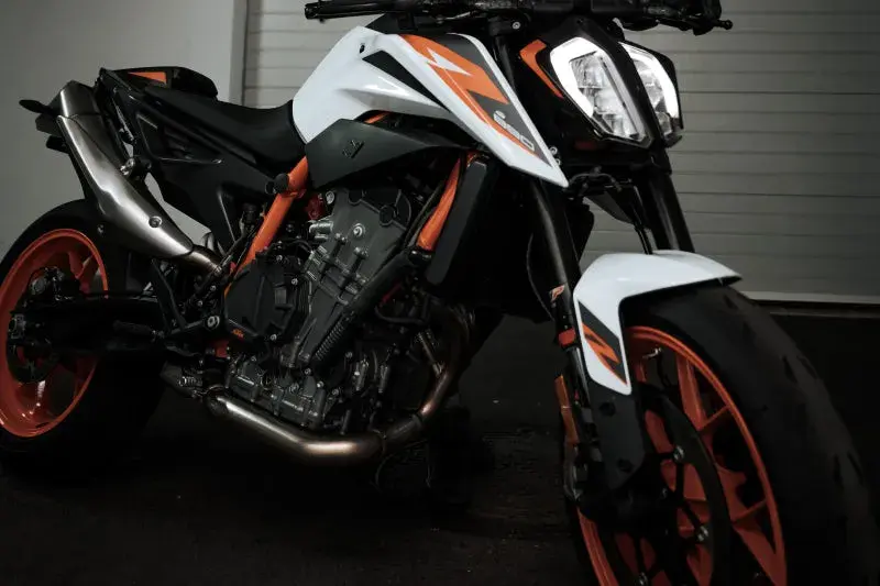 Wymiana oleju w motocyklu co 2 lata: ryzyko i zalecenia producentów