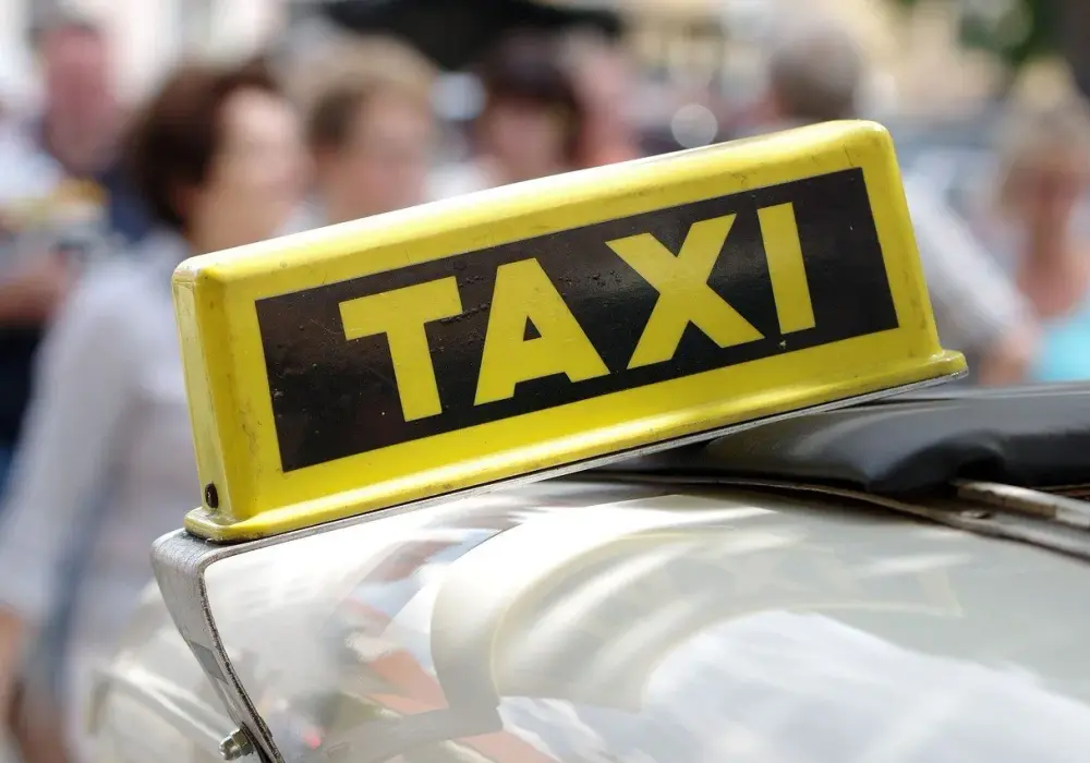Najtańsze taxi w Warszawie – sprawdź ceny i opinie, aby zaoszczędzić