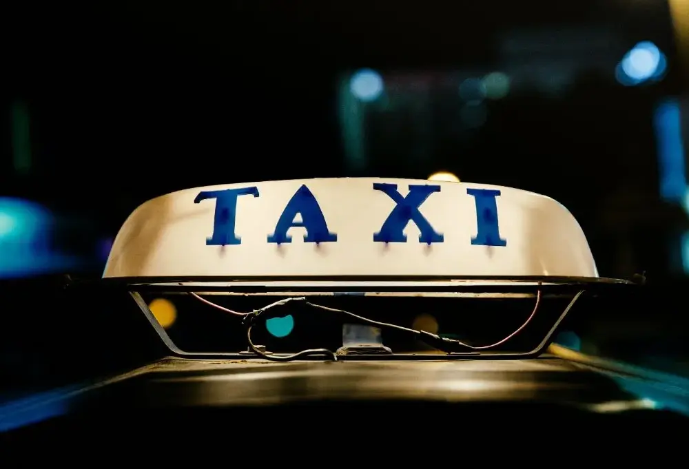 Jak wyrobić licencję taxi i uniknąć kosztownych błędów