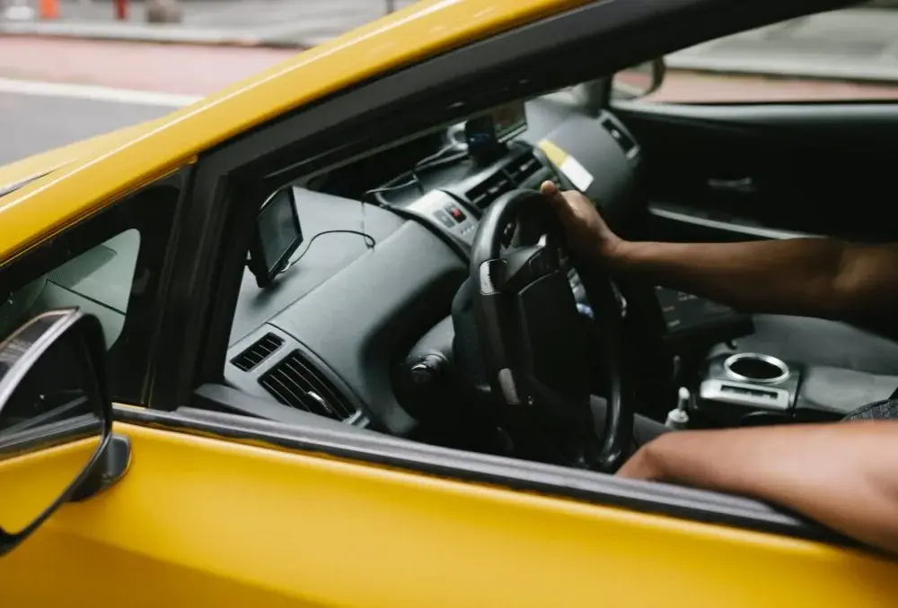 Jak zostać kierowcą taxi - krok po kroku do wymarzonej pracy