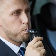 Jak działa alkomat świeczka? Zrozum mechanizm pomiaru alkoholu