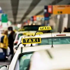 Ile kosztuje taxi z dworca w Krakowie na lotnisko? Sprawdź ceny!