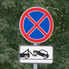 Ile wynosi mandat za parkowanie na zakazie? Sprawdź, ile możesz stracić!