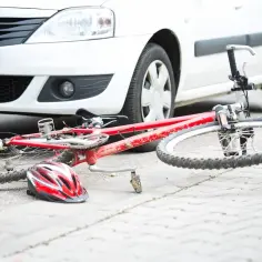 Ile wynosi mandat za potrącenie rowerzysty? Sprawdź, co grozi i jak uniknąć kary