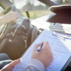 Jak wyglądają badania psychologiczne kierowców? Kluczowe informacje