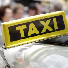 Najtańsze taxi w Warszawie – sprawdź ceny i opinie, aby zaoszczędzić