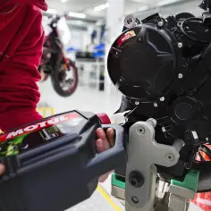 Co ile wymiana oleju w motocyklu 125? Sprawdź, aby uniknąć problemów
