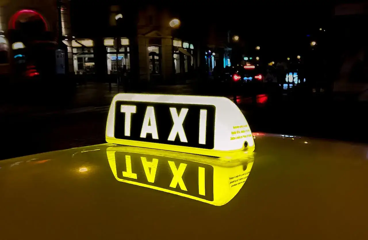 Zdjęcie Ile kosztuje kilometr taxi w Polsce? Sprawdź ceny i różnice!