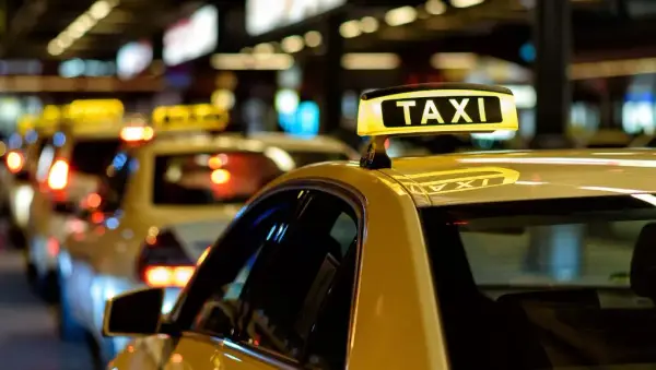 Ile kosztuje taxi z lotniska Chopina na dworzec Wschodni? Sprawdź ceny!