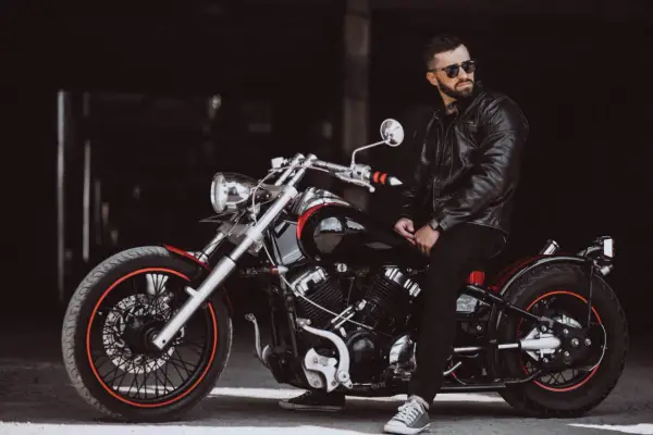 Ile kosztuje wymiana oleju w motocyklu? Sprawdź, co wpływa na cenę